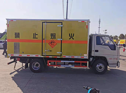 沁源爆破器材运输车工人安全操作规范与智能技术保障